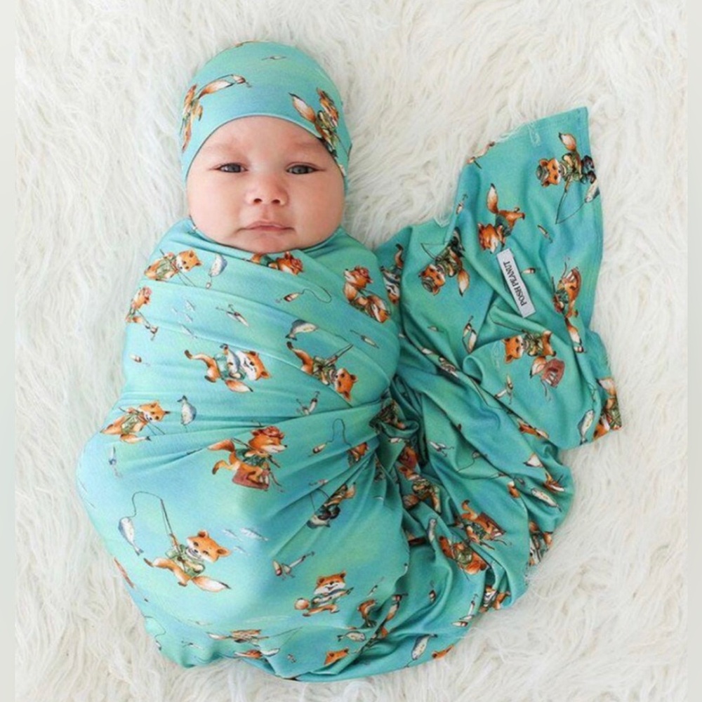NIB Posh Peanut Swaddle Set